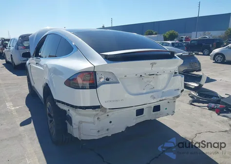 2018 Tesla Model X 100D/75D/P100D z USA, uszkodzony, nr VIN 5YJXCAE20JF127078